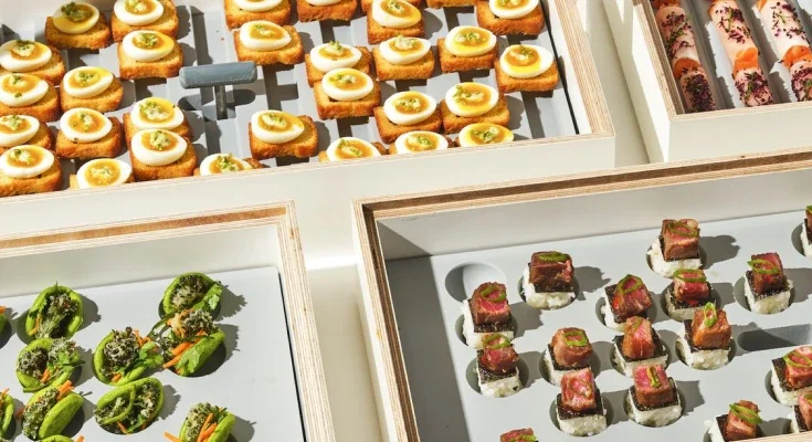 Кейтеринг бокс: як організувати харчування на конф...