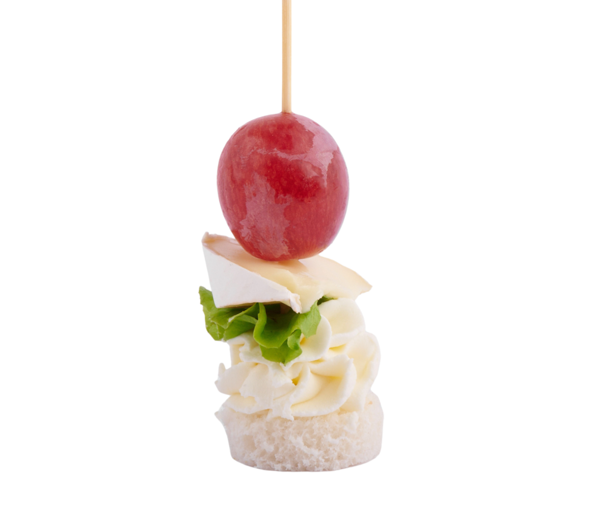 Канапе на шпажці з брі та виноградом 2 шт.